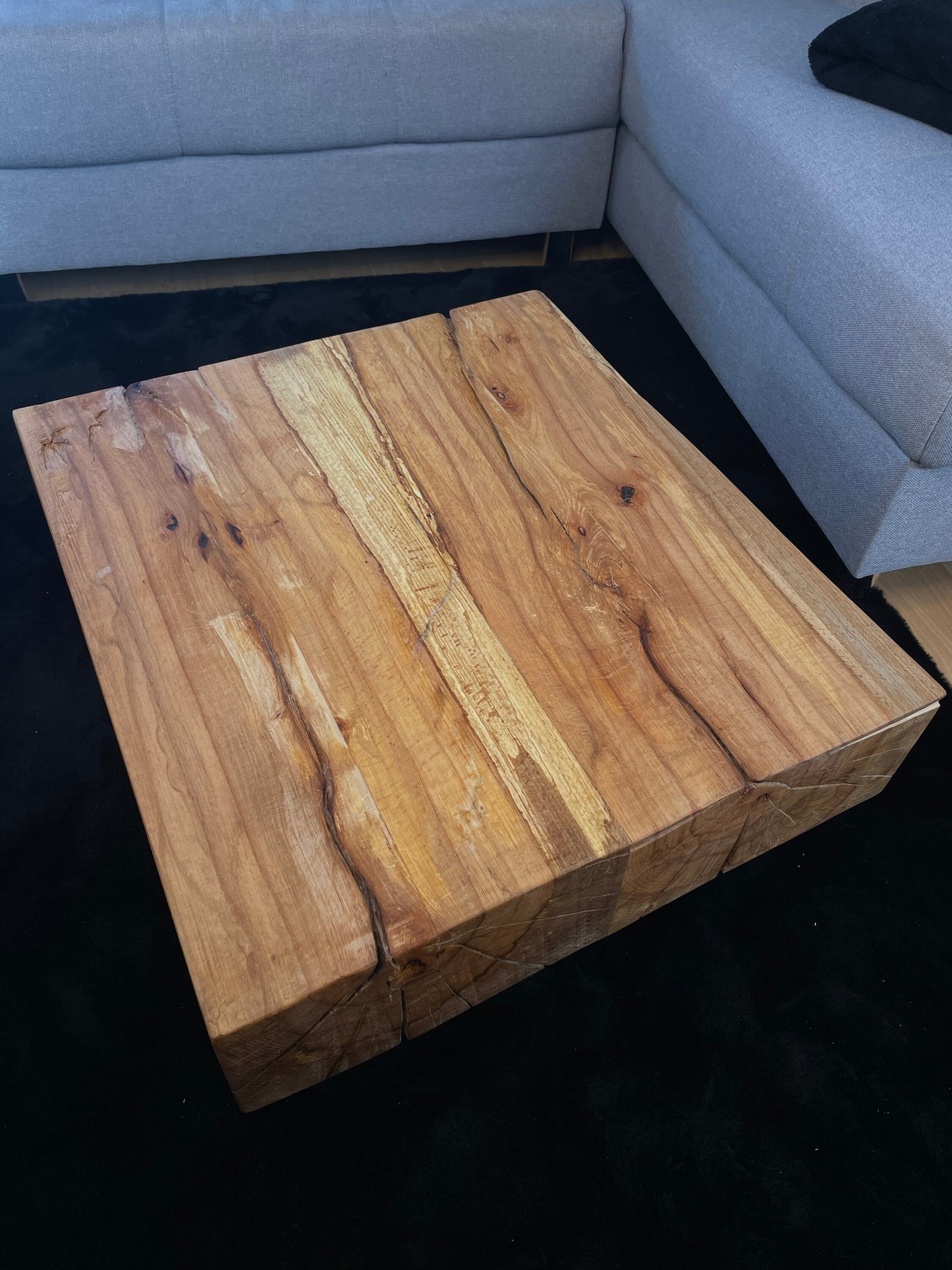 Couchtisch aus Buche - Massivholz - rustikal