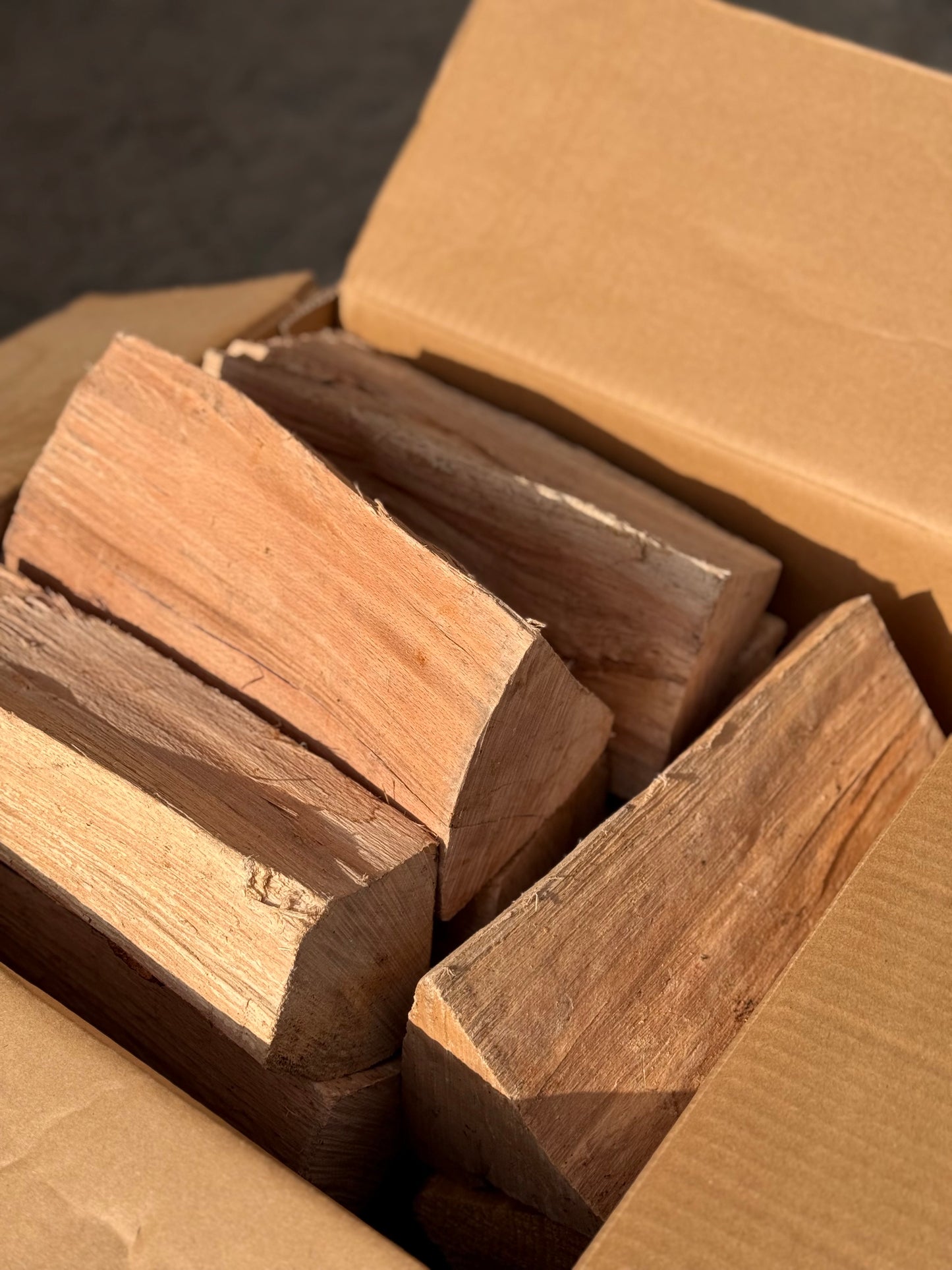 Kaminholz Buche – kammergetrocknet, 25 cm, Restfeuchte < 18 %, Premium Brennholz aus Deutschland (NRW)