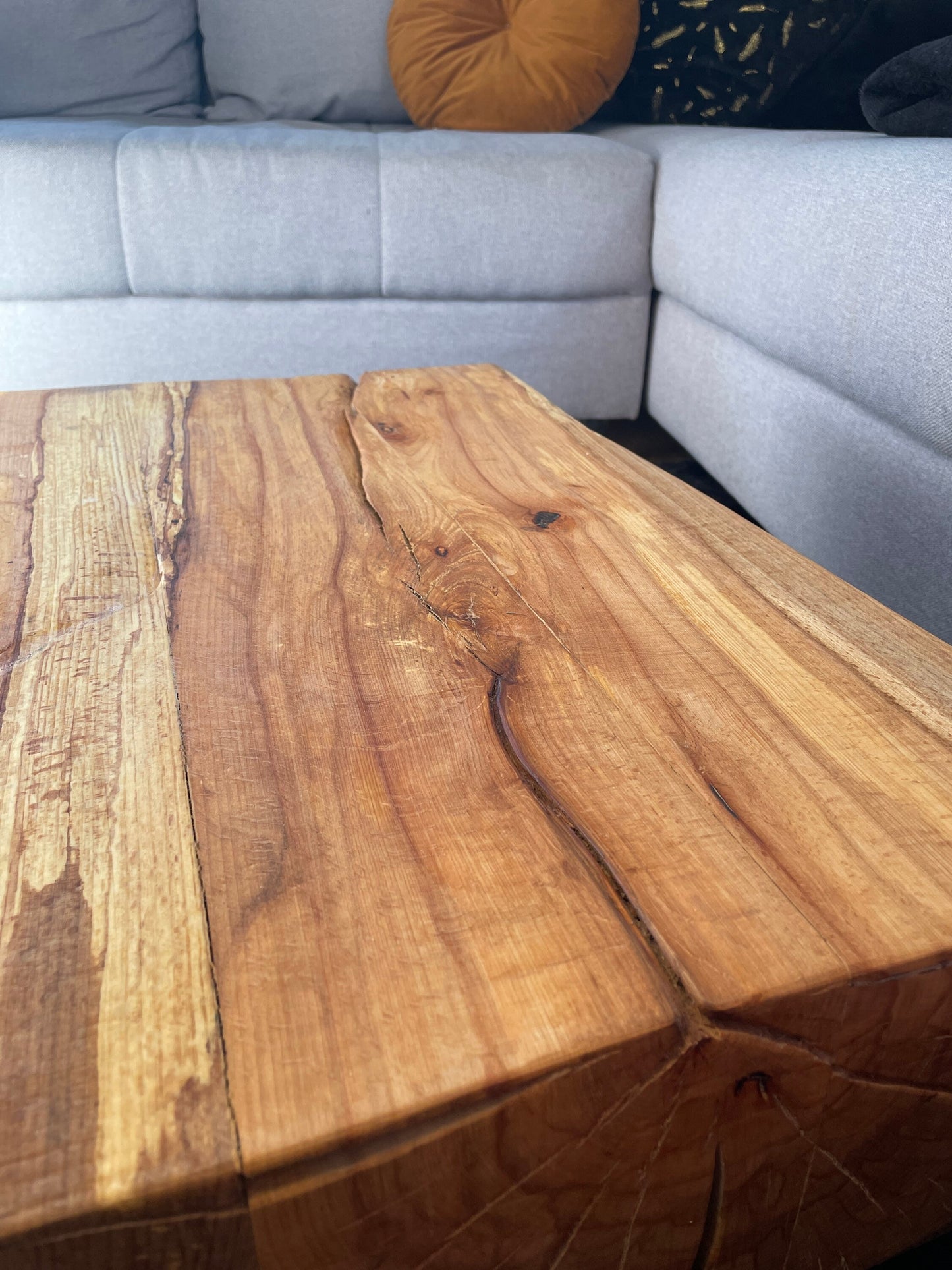 Couchtisch aus Buche - Massivholz - rustikal