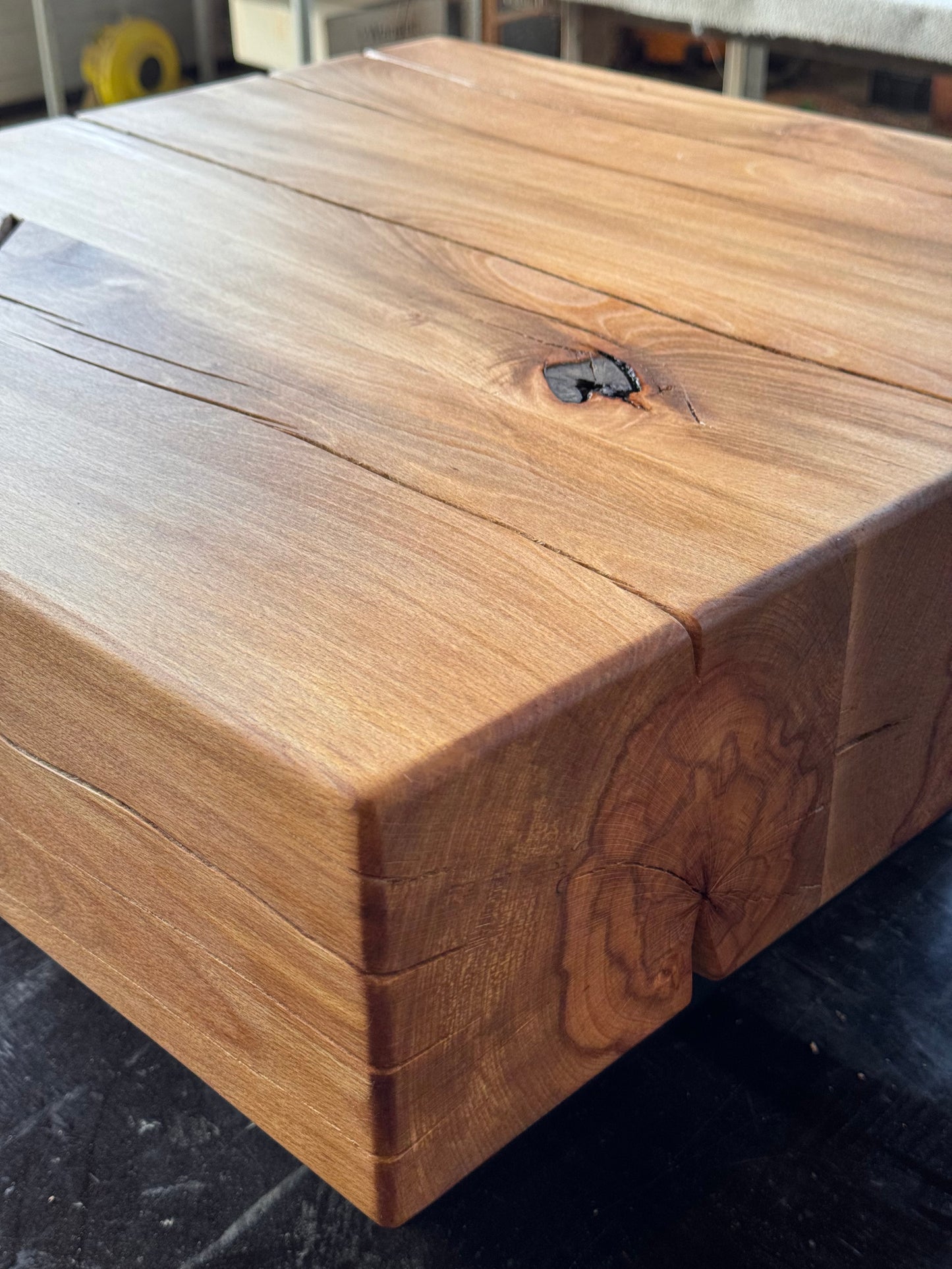 Couchtisch aus Buche - Massivholz - rustikal