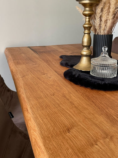 Esstisch aus Eiche - moderner, handgefertigter Holztisch