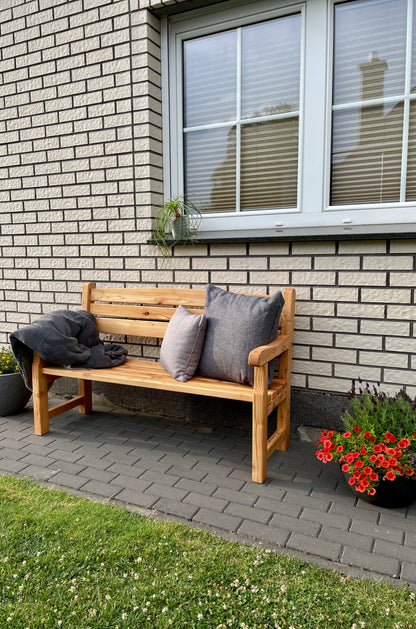 Gartenbank aus heimischer Lärche - Kostenlose Gravur mit Ihrem Wunschtext