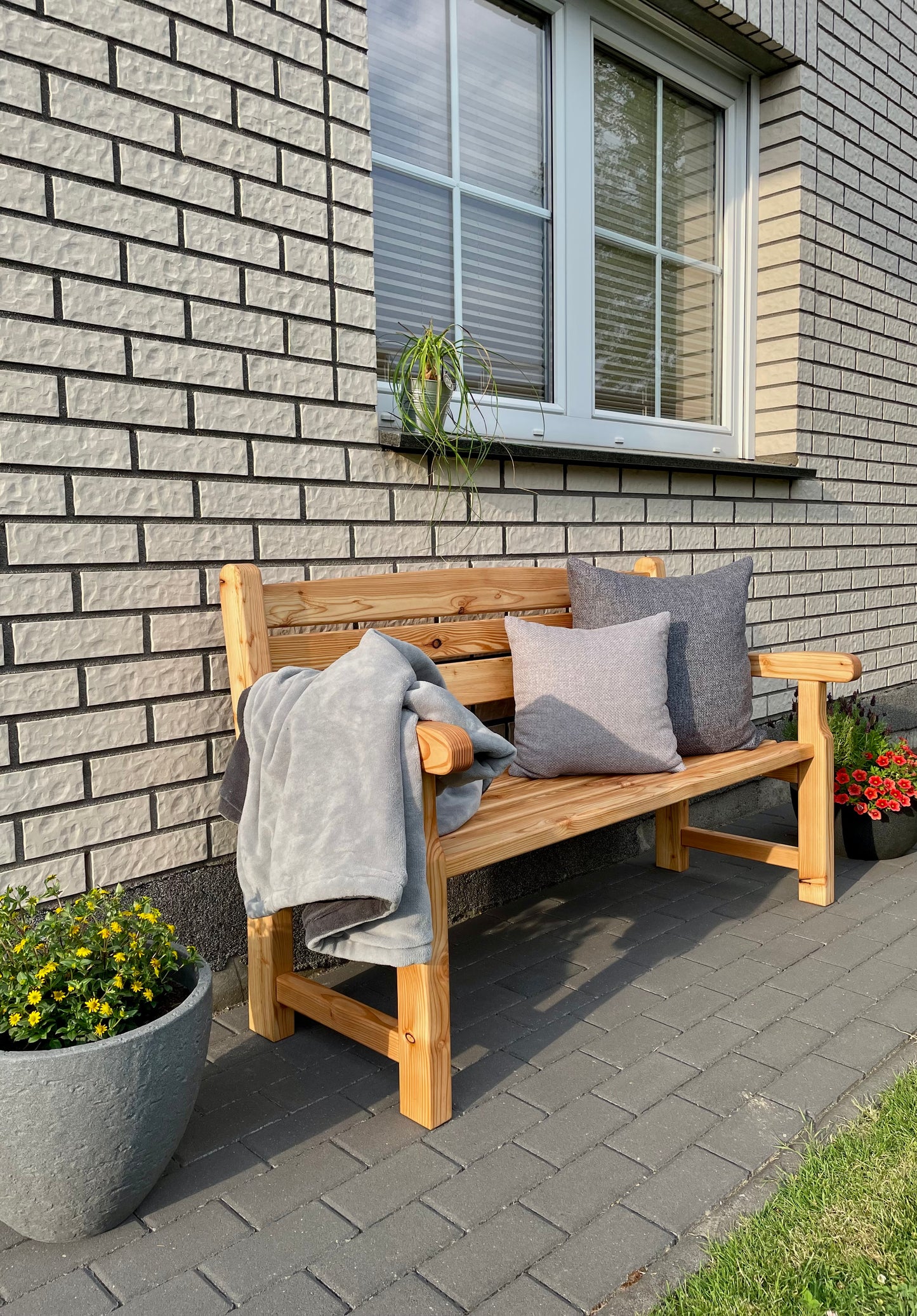 Gartenbank aus heimischer Lärche - Kostenlose Gravur mit Ihrem Wunschtext