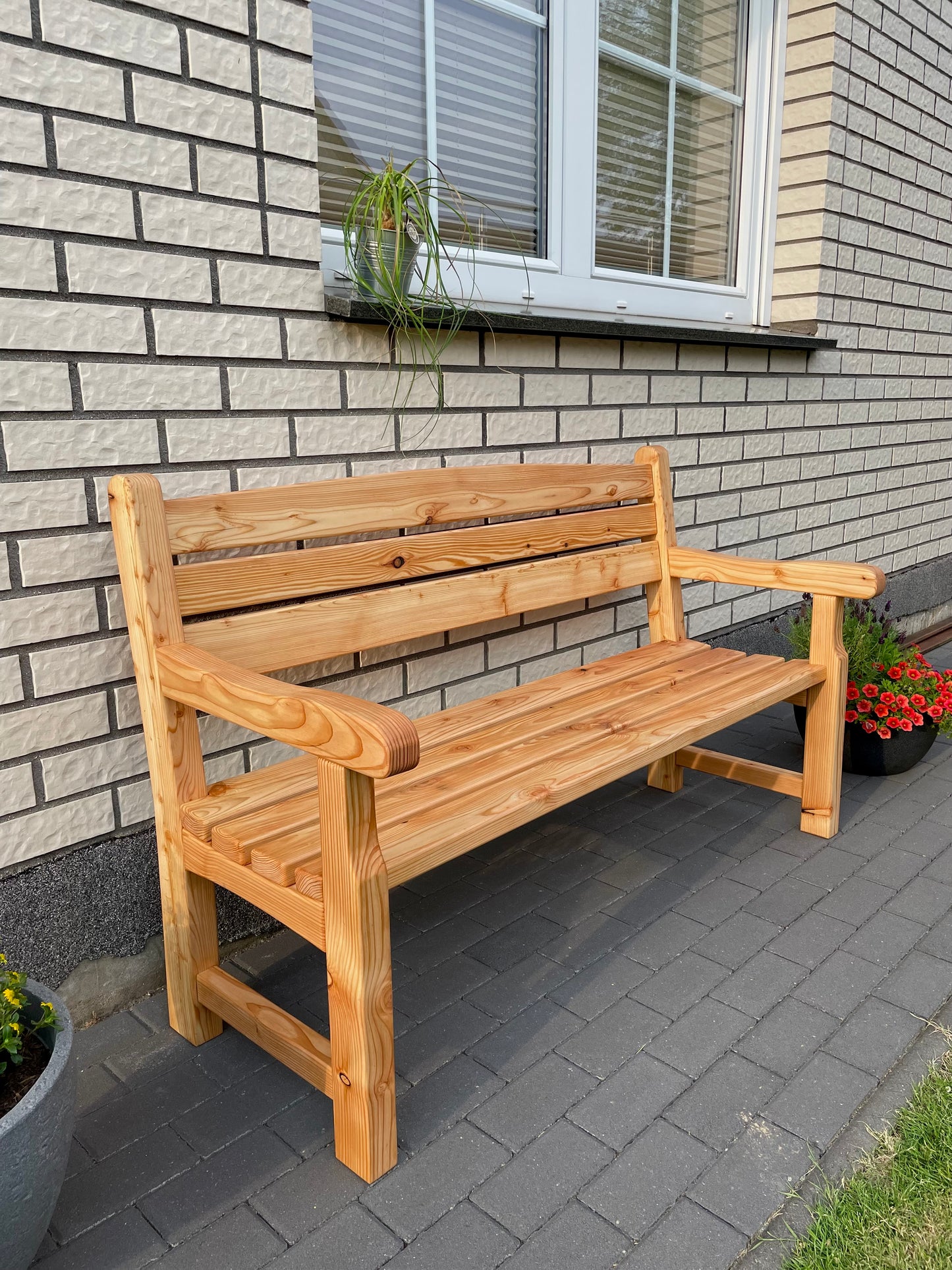 Gartenbank aus heimischer Lärche - Kostenlose Gravur mit Ihrem Wunschtext